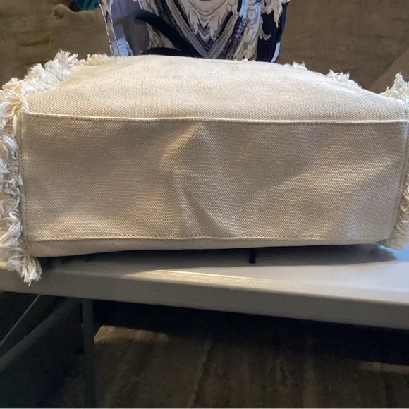 Karl Lagerfeld Cream and Black Tote Bag “ ELEGANCE IS AN ATTITUDE” NWOT - Picture 6 of 14